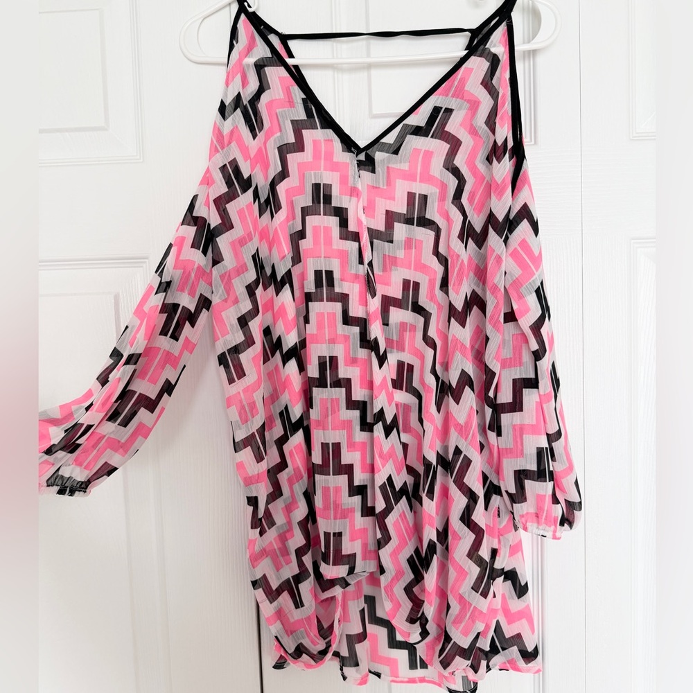 Deb Pink Black Chevron Sheer Blouse 1X | V-Neck Tie Back Lightweight Top